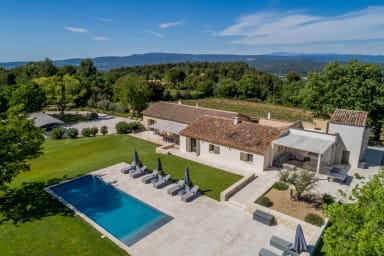 Exceptional property to rent in Ménerbes swimming pool and fitness room