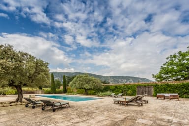Location de vacances a Oppède-Le-Vieux au coeur de la Provence