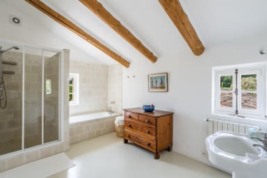 Belle villa provençale à louer avec piscine et vue sublime