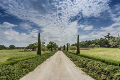 Villa d'exception à louer au coeur du Luberon avec piscine