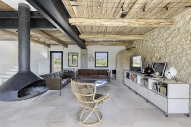 Old wine farm for rent in Provence