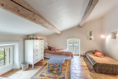 A louer magnifique propriété avec piscine chauffée à Ménerbes