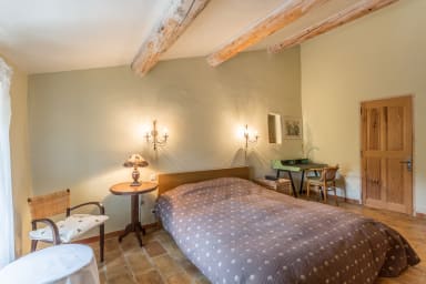 Propriété chaleureuse à louer au coeur du petit Luberon à Ménerbes