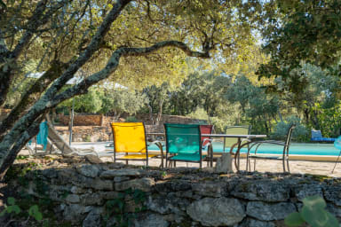 Perfume of well-being for this bastide for rent in Bonnieux