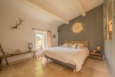 Exceptional stone house to rent in the heart of Provence
