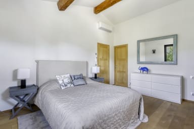 Exceptional quality of life for this villa to rent in Lacoste