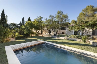 Exceptional view for this bastide to rent in Les Baux de Provence