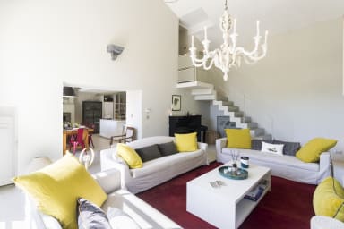 Magnificent property with heated pool for rent near Alpilles