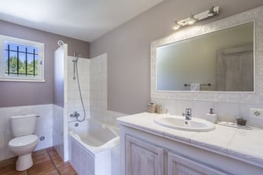 Breathtaking view for this property for rent in the heart of the Luberon