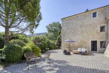 Exceptional quality of life for this villa to rent in Menerbes