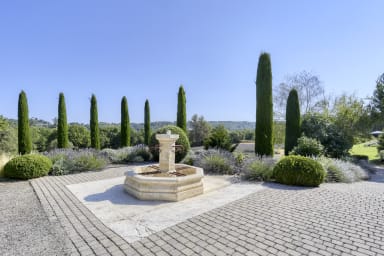 Romantic holidays in the heart of Provence at Menerbes