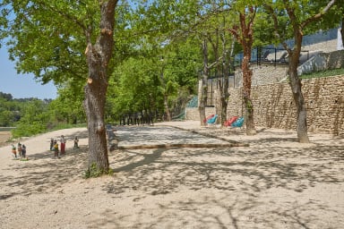 Parfum de bien être pour cette bastide à louer à Ménerbes