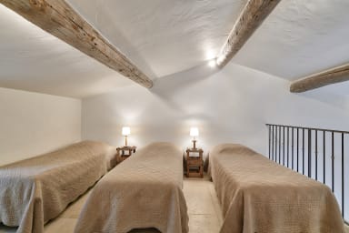 Exceptional property to rent in the heart of the Petit Luberon in Bonnieux