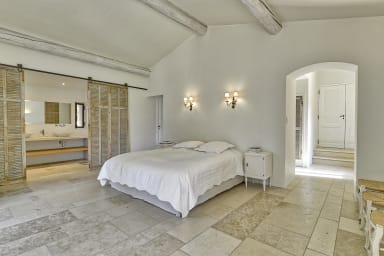 Dream holidays with heated swimming pool in the heart of Luberon in Bonnieux