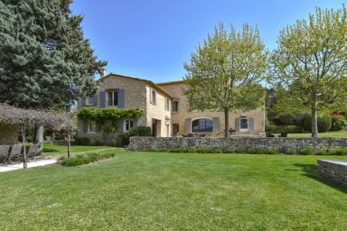 Stone house for rent in the Luberon with heated swimming pool