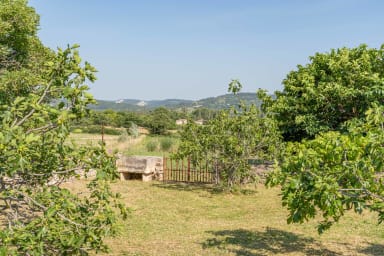 Warm and romantic house to rent in the Luberon