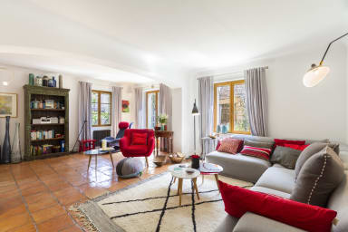 Beautiful Provençal villa to rent with swimming pool and sublime views