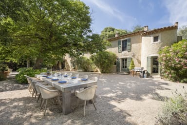 Exceptional bastide for rent outdoor cinema, tennis, fitness, hammam and paddles