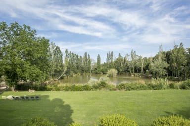 bastide for rent in the heart of the Alpilles with swimming pool and pond