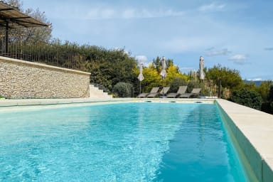 Détente absolue pour cette maison à louer au coeur de la Provence