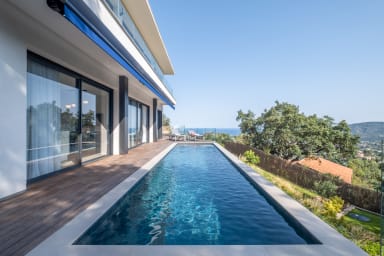 Maison d'architecte avec piscine chauffée & sublime vue mer