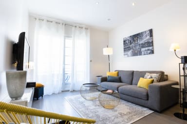 3-Br. apartment in the “Golden Square” – Minutes from the beaches