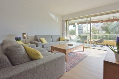✽ 2-bedroom apartment with a residential pool ✽