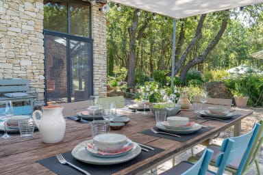 Location maison en pierres chaleureuse et spacieuse à Bonnieux