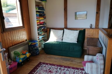 Salle de jeu : canapé convertible 2 places