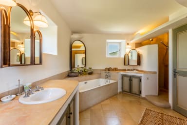 Exceptional bastide to rent in Luberon with swimming pool