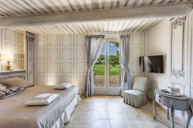 Stunning property with heated pool for rent in L'Isle sur Sorgue