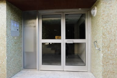 entrée du bâtiment