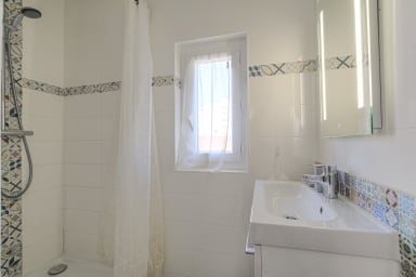 Une salle de douche 🧖🏼‍♀️