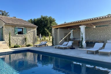 Piscine et terrasse couverte