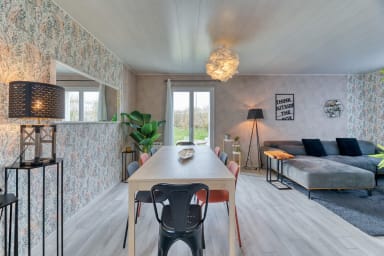 Salon avec accès jardin