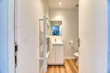 Meuble lavabo et sèche serviettes