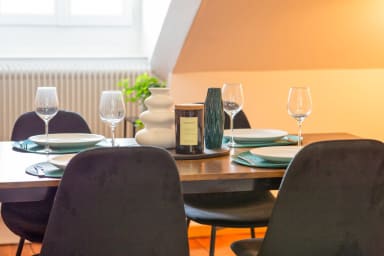 Table à manger avec assises