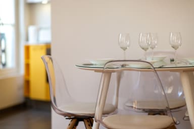 Table à manger avec assises