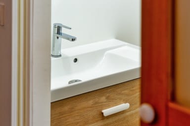 Meuble lavabo et sèche serviettes
