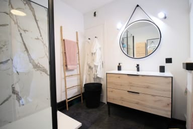 Salle de Bain avec douche