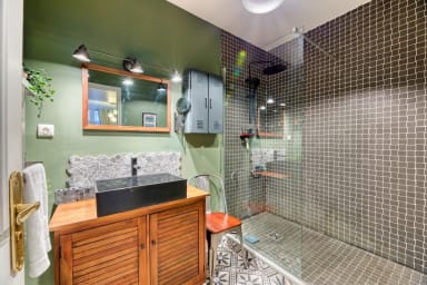Salle de Bain avec douche