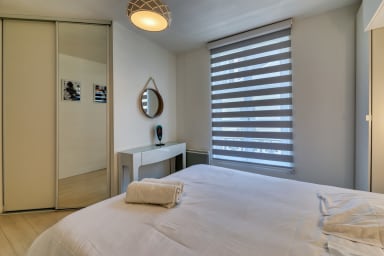 Chambre avec rangements