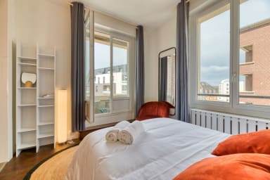 Chambre avec rangements