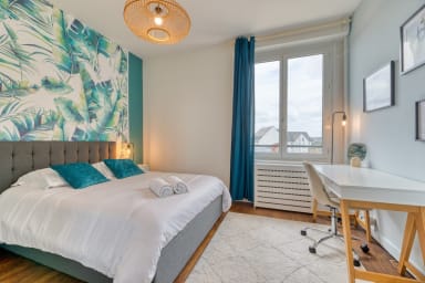 Chambre avec bureau