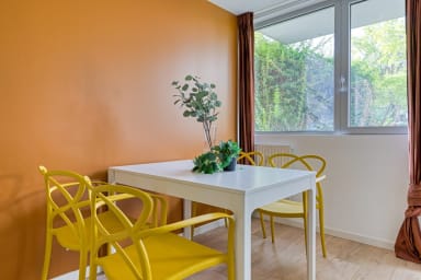 Table à manger et assises
