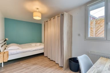 Chambre avec rangements
