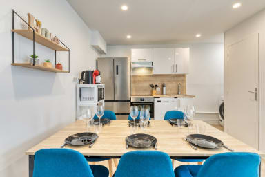Table à manger pour des moments conviviaux ou de travail
