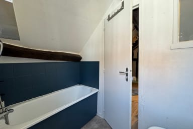 Salle de Bain avec baignoire
