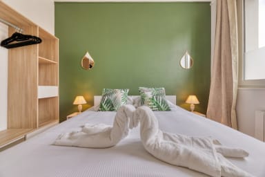Chambre avec rangements