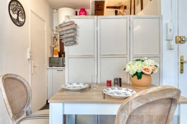 Table à manger avec assises